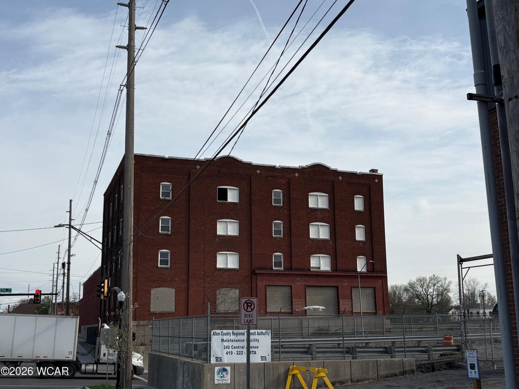 Photo of 330 N Central Avenue, Lima, OH 45801 (MLS # 309951)