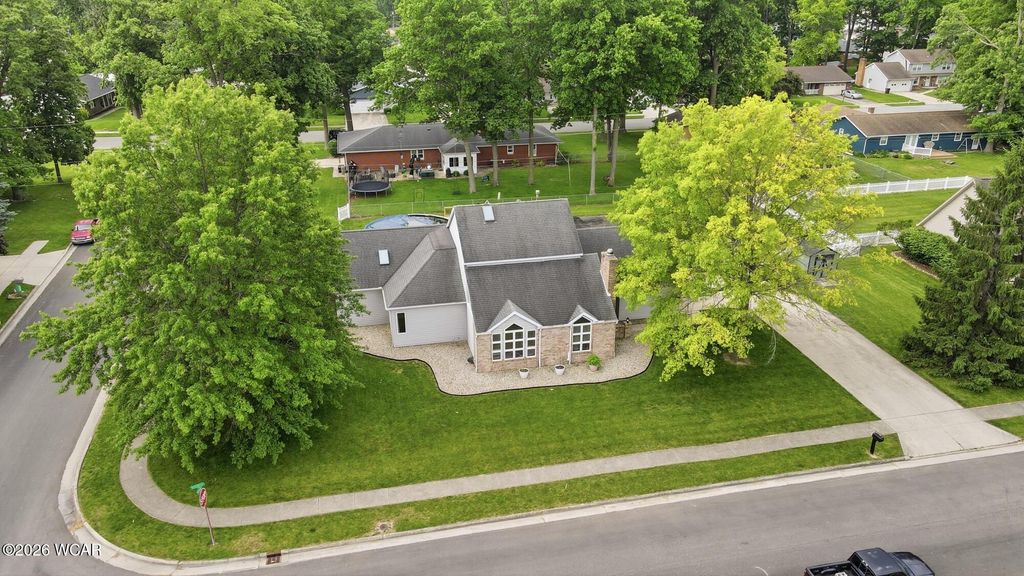 Photo of 860 Heritage Drive, Lima, OH 45804 (MLS # 310445)