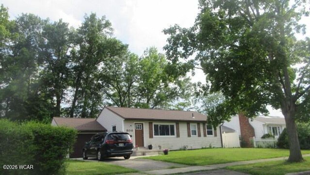 Photo of 806 Ewing Avenue, Lima, OH 45801 (MLS # 310706)