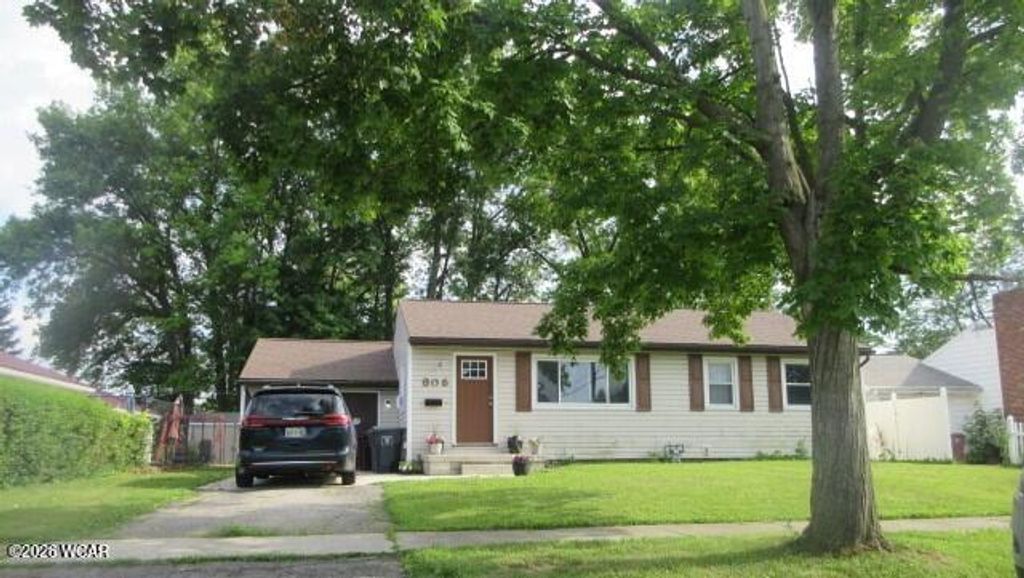 Photo of 806 Ewing Avenue, Lima, OH 45801 (MLS # 310706)