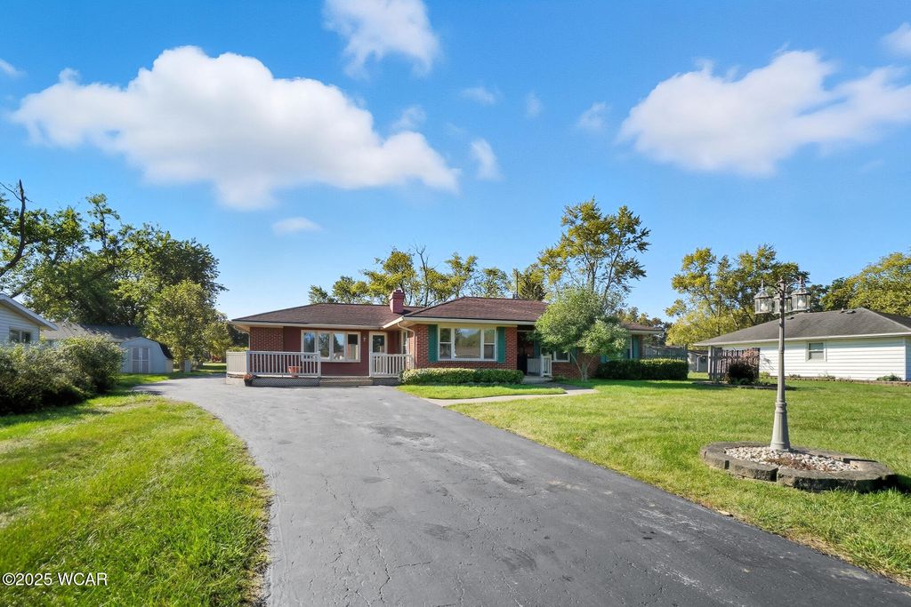 Photo of 1835 Huntington Drive, Lima, OH 45806 (MLS # 308390)