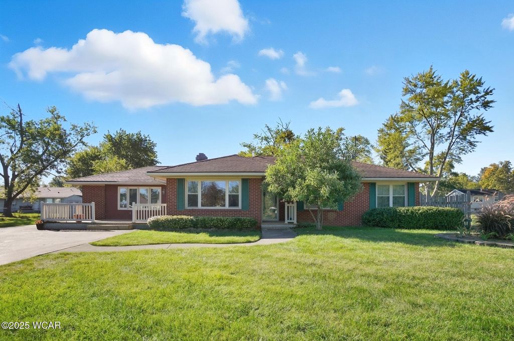 Photo of 1835 Huntington Drive, Lima, OH 45806 (MLS # 308390)