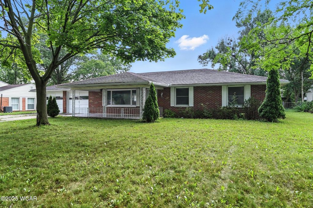Photo of 2268 N Glenwood Avenue, Lima, OH 45805 (MLS # 307740)