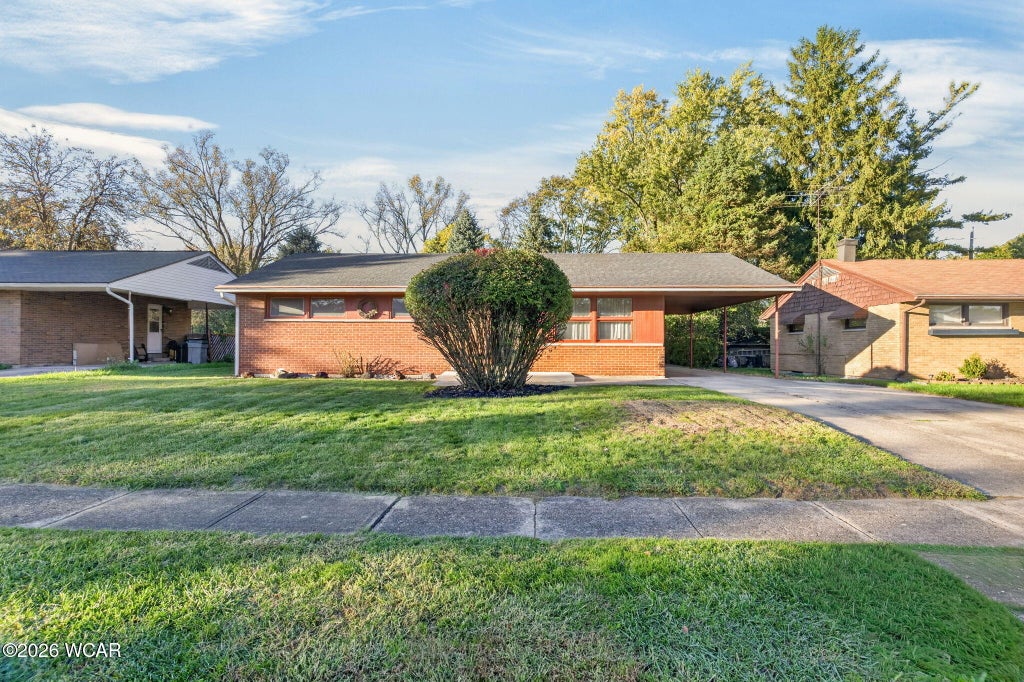 Photo of 327 Brocone Drive, Vandalia, OH 45377 (MLS # 312003)
