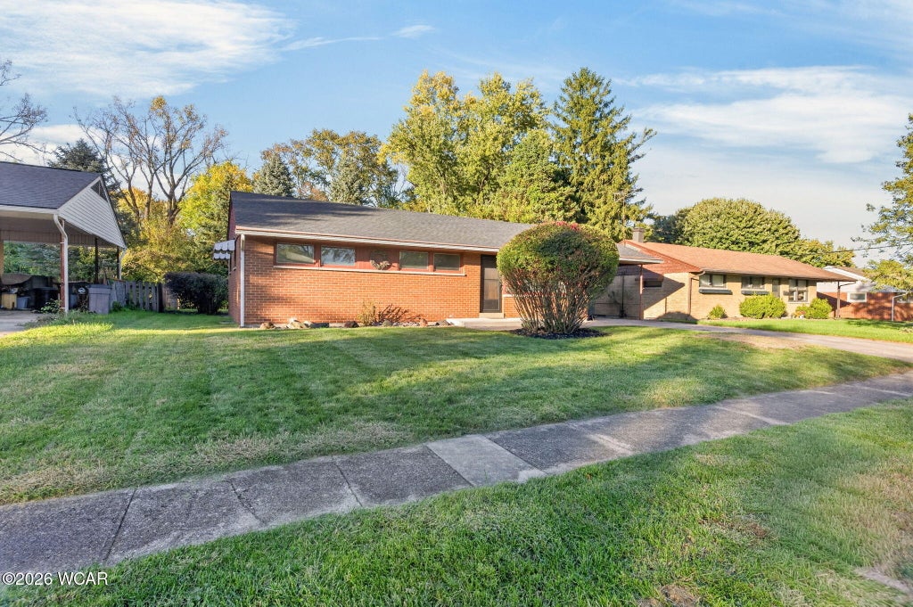 Photo of 327 Brocone Drive, Vandalia, OH 45377 (MLS # 312003)