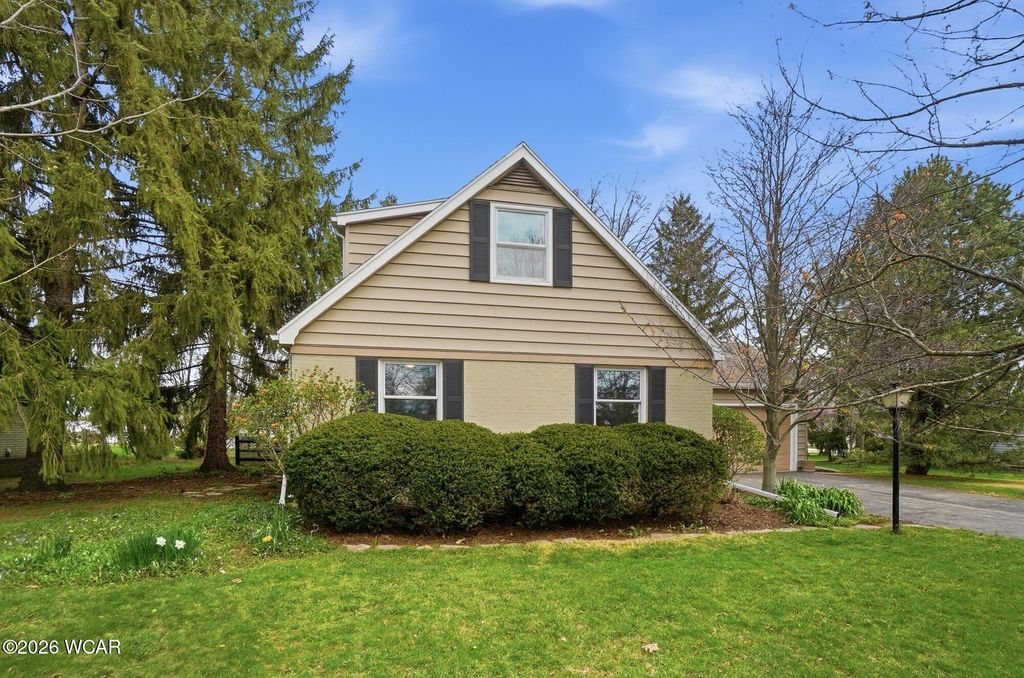 Photo of 166 Sunset Drive, Bluffton, OH 45817 (MLS # 309777)