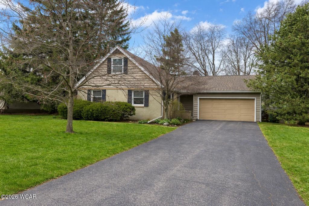 Photo of 166 Sunset Drive, Bluffton, OH 45817 (MLS # 309777)