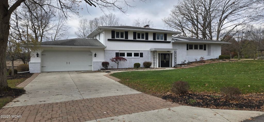 Photo of 1440 Riverview Drive, Lima, OH 45805 (MLS # 308836)