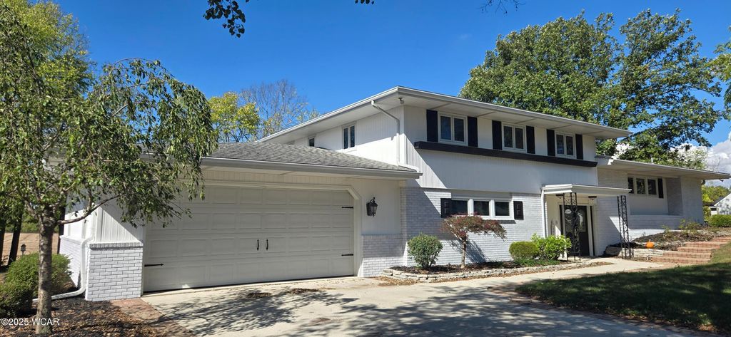 Photo of 1440 Riverview Drive, Lima, OH 45805 (MLS # 308836)