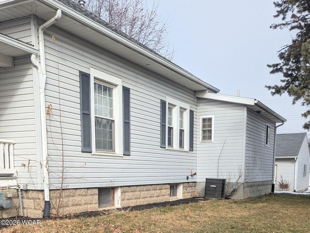 Photo of 404 W Pearl Street, Wapakoneta, OH 45895 (MLS # 309446)