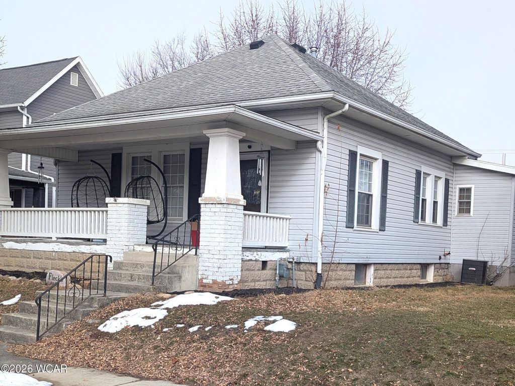 Photo of 404 W Pearl Street, Wapakoneta, OH 45895 (MLS # 309446)