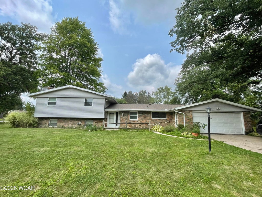 Photo of 3990 Ellen Drive, Lima, OH 45806 (MLS # 310970)