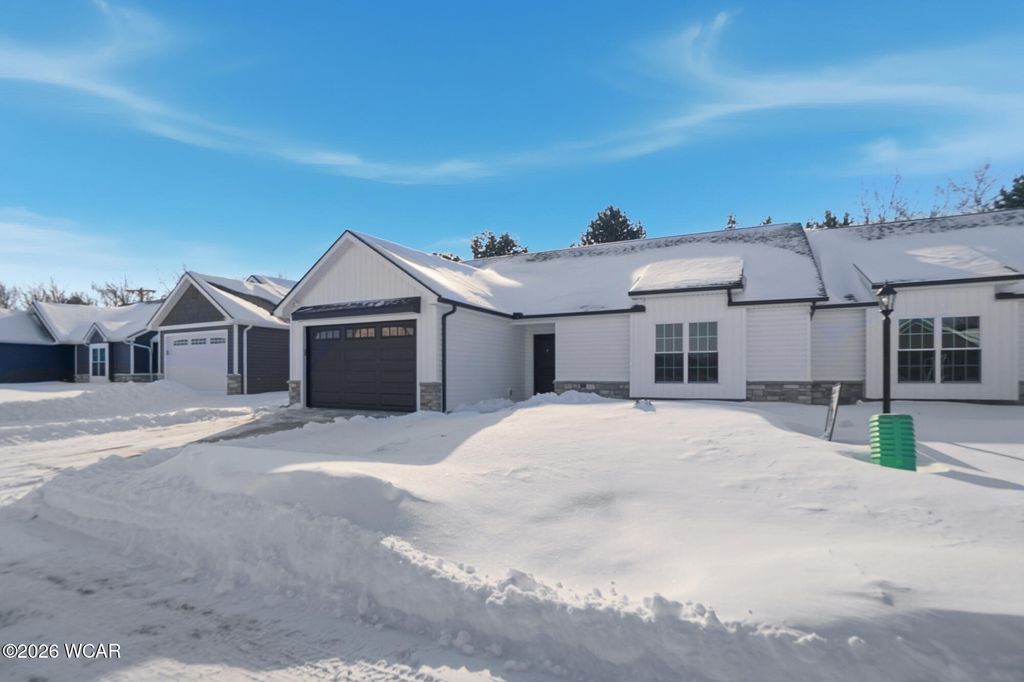 Photo of 2878 Autumn Lake Drive, Lima, OH 45801 (MLS # 309303)