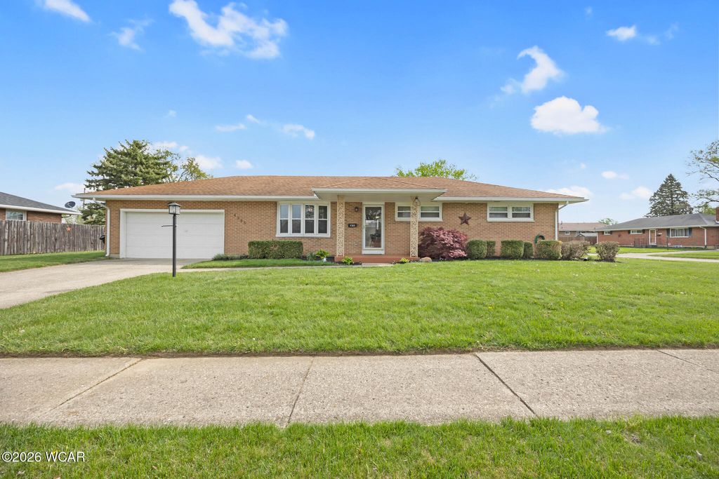 Photo of 4385 Helena Court, Springfield, OH 45503 (MLS # 309979)
