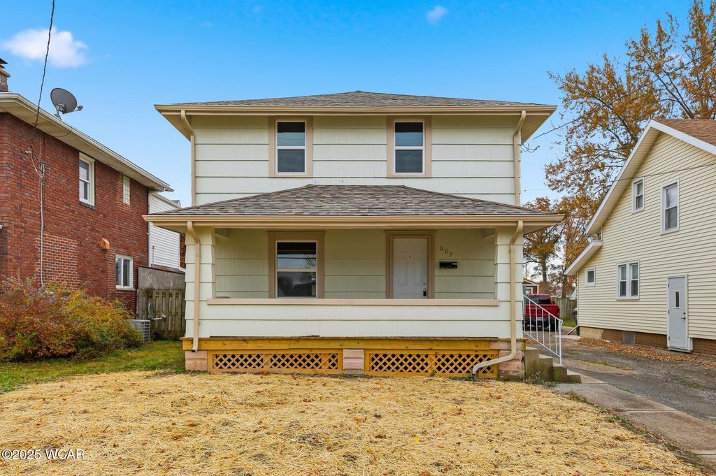 Photo of 607 W Grand Avenue, Lima, OH 45801 (MLS # 308854)