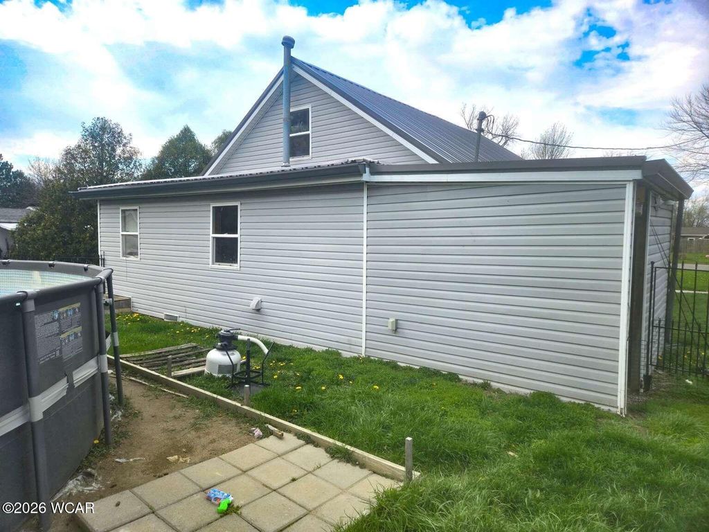 Photo of 614 E Lane Avenue, Lima, OH 45801 (MLS # 309956)