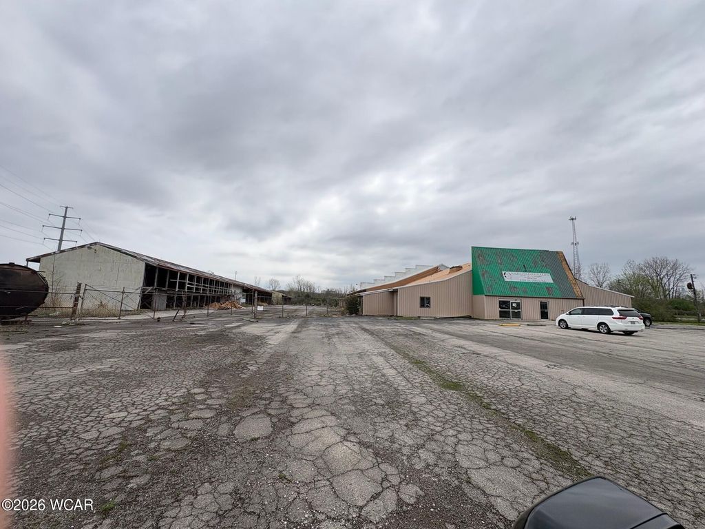 Photo of 2395 Saint Johns Road, Lima, OH 45804 (MLS # 309949)