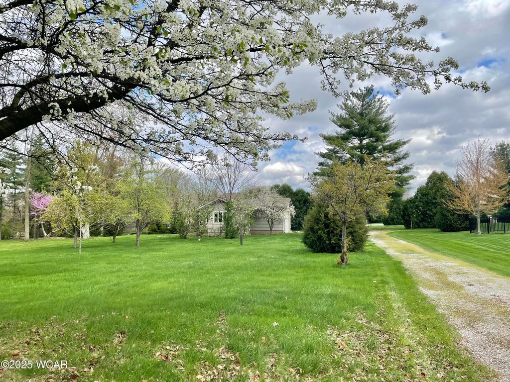 Photo of 3142 Spencerville Road, Lima, OH 45805 (MLS # 306813)