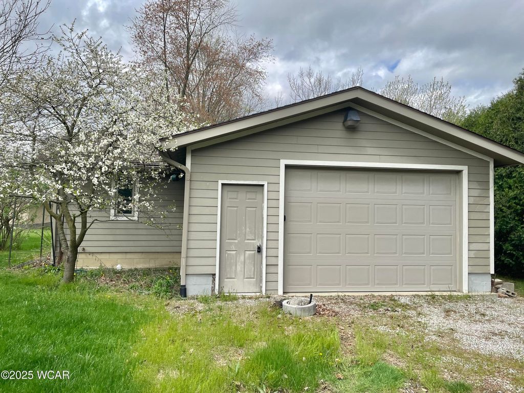 Photo of 3142 Spencerville Road, Lima, OH 45805 (MLS # 306813)