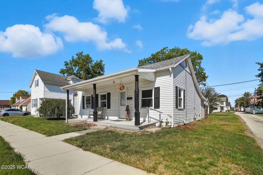 Photo of 608 W Benton Street, Wapakoneta, OH 45895 (MLS # 308434)