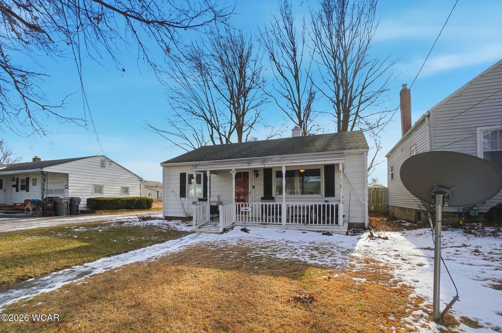 Photo of 557 W Ashton Avenue, Lima, OH 45801 (MLS # 309266)