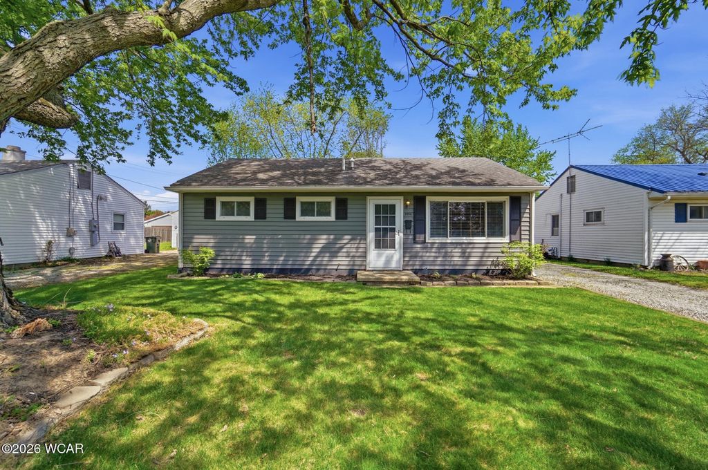 Photo of 1406 Severs Drive, Piqua, OH 45356 (MLS # 310008)