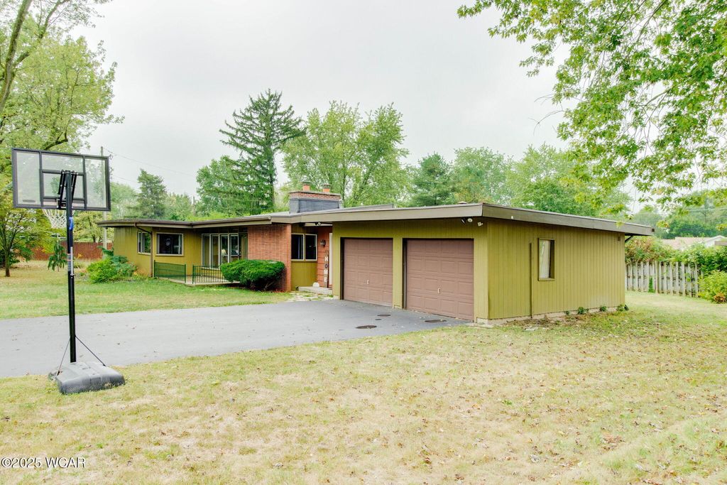 Photo of 1408 Winghaven Drive, Lima, OH 45805 (MLS # 308261)
