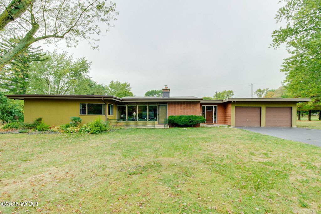 Photo of 1408 Winghaven Drive, Lima, OH 45805 (MLS # 308261)