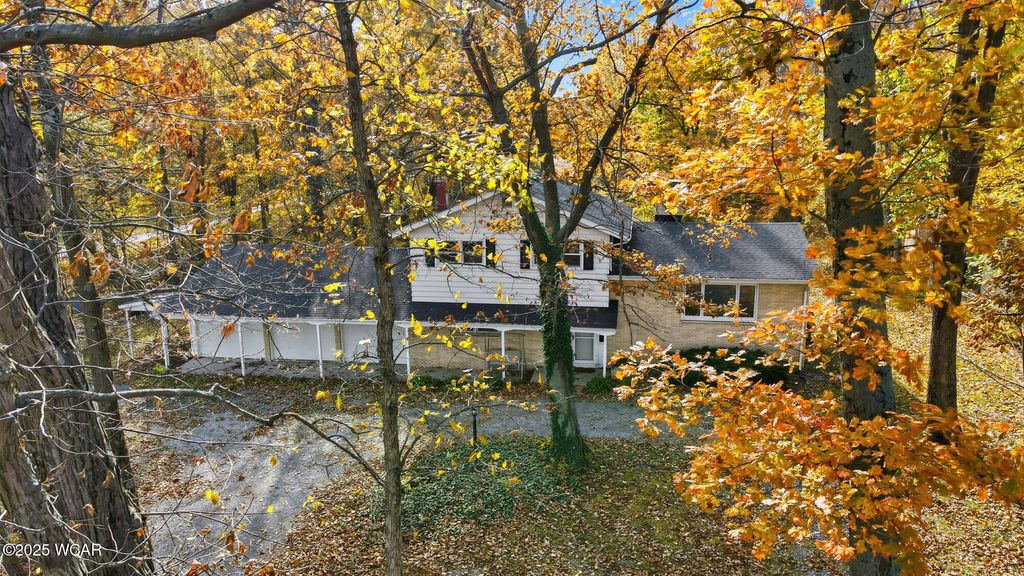 Photo of 5600 E Hanthorn Road, Lima, OH 45806 (MLS # 308792)