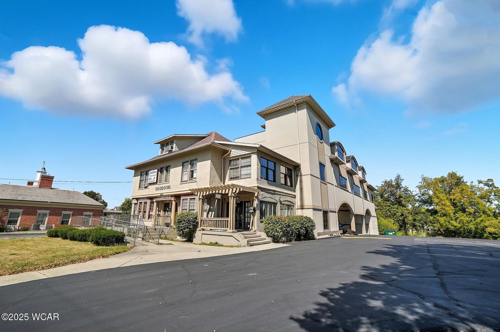 Photo of 916920 W Market Street, Lima, OH 45805 (MLS # 308219)