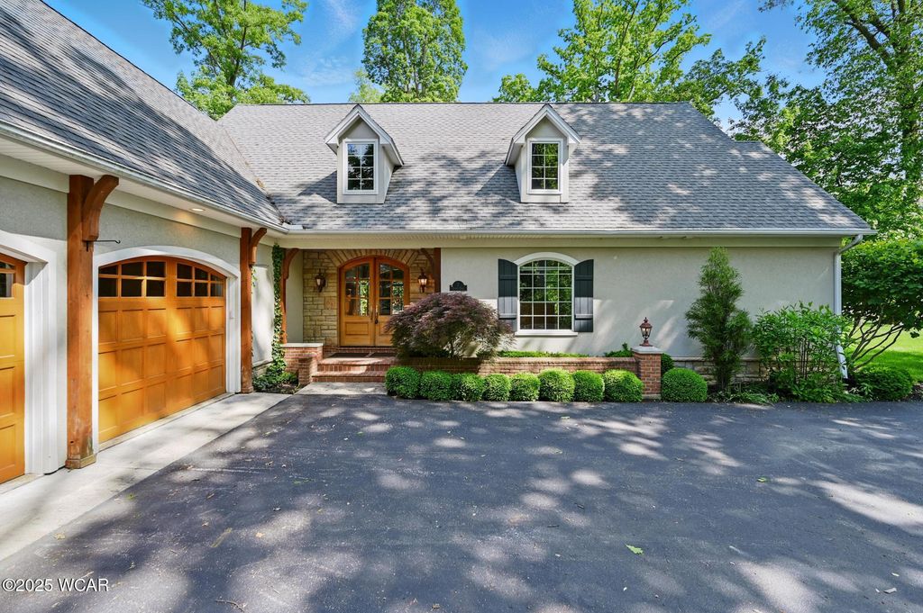 Photo of 7 Estate Drive, Lima, OH 45805 (MLS # 306943)