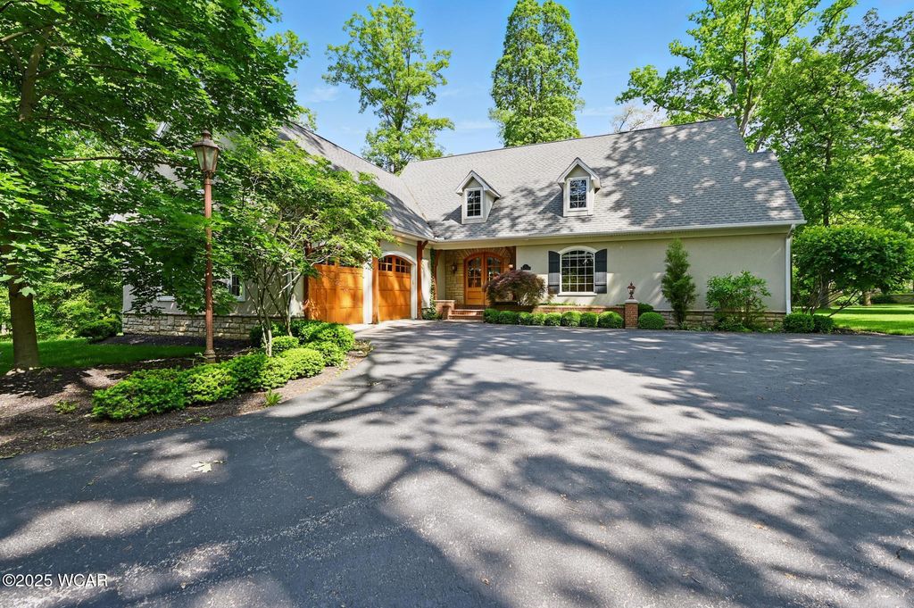 Photo of 7 Estate Drive, Lima, OH 45805 (MLS # 306943)