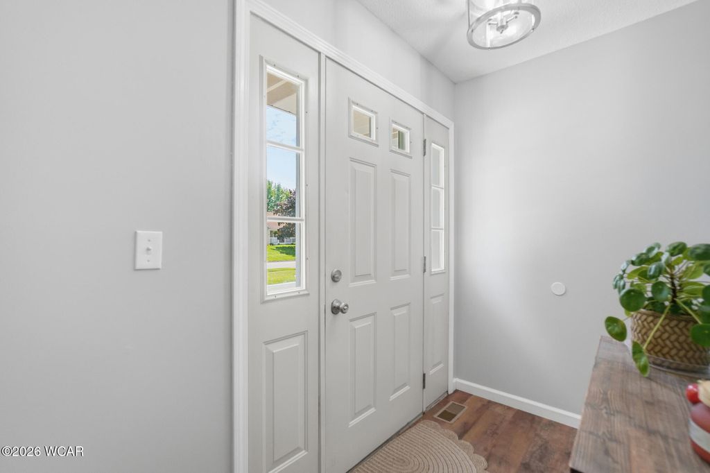 Photo of 911 Kingswood Drive, Lima, OH 45804 (MLS # 310161)