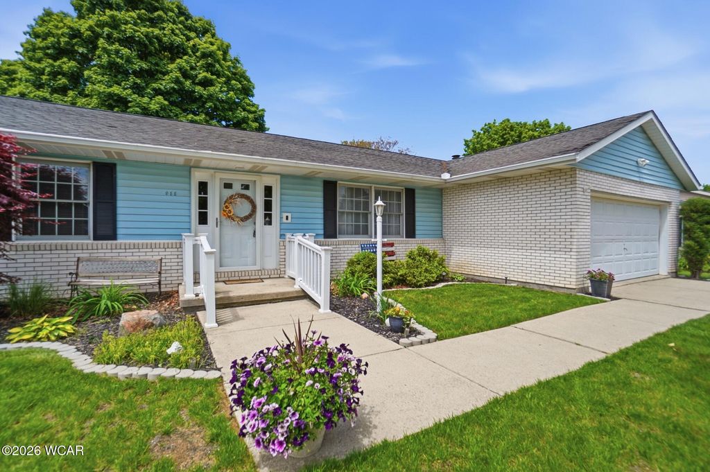 Photo of 911 Kingswood Drive, Lima, OH 45804 (MLS # 310161)