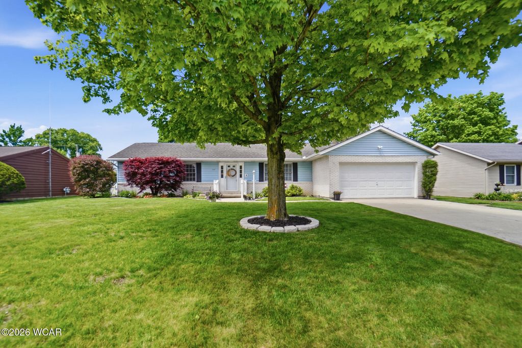 Photo of 911 Kingswood Drive, Lima, OH 45804 (MLS # 310161)