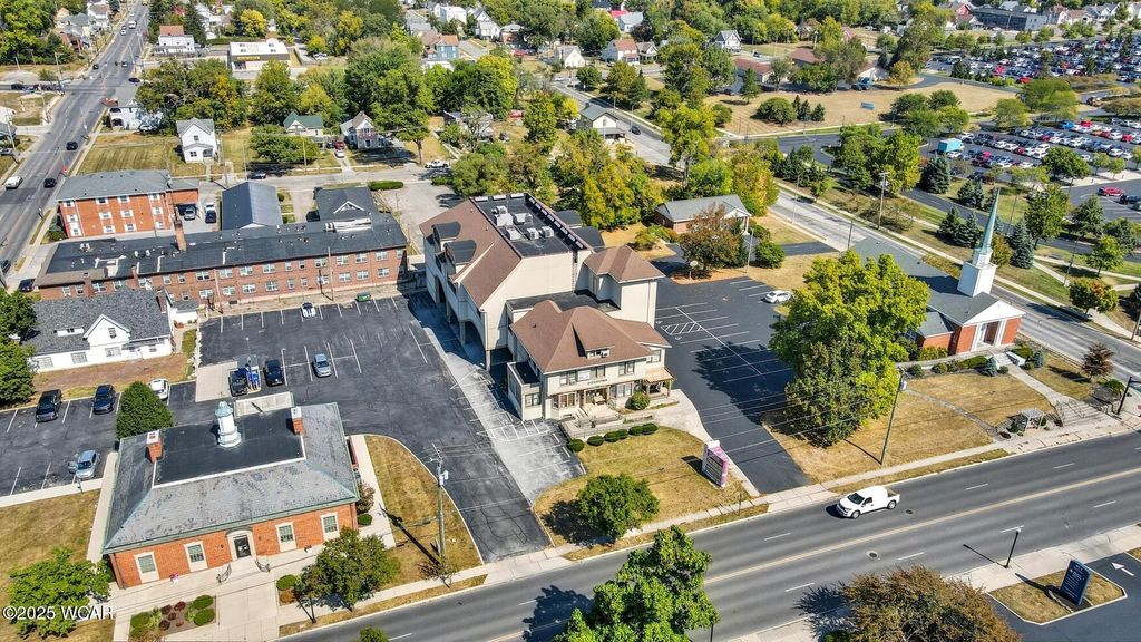 Photo of 916920 W Market Street, Lima, OH 45805 (MLS # 308220)