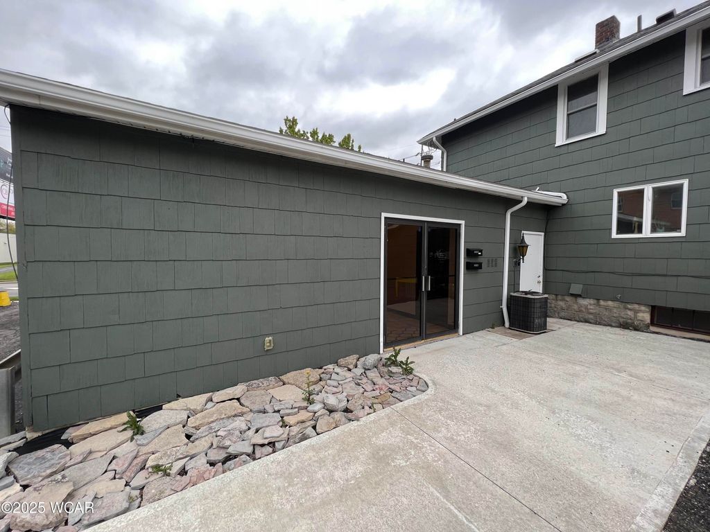 Photo of 1214 Bellefontaine Avenue #B, Lima, OH 45804 (MLS # 307018)