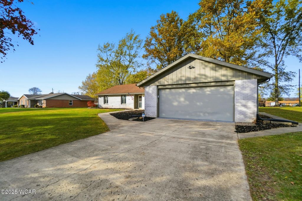 Photo of 2517 Hall Drive, Lima, OH 45806 (MLS # 308756)
