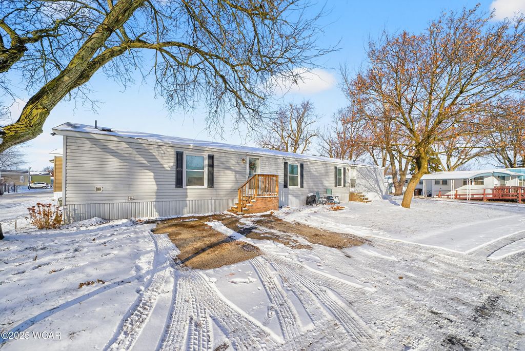 Photo of 932 Skye Drive Drive, Findlay, OH 45840 (MLS # 309064)
