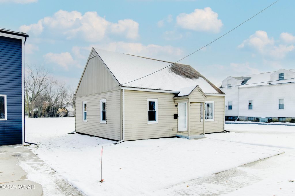 Photo of 716 Moening Street, Delphos, OH 45833 (MLS # 308946)