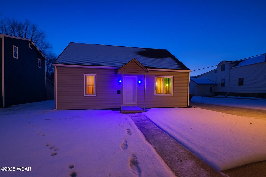 Photo of 716 Moening Street, Delphos, OH 45833 (MLS # 308946)