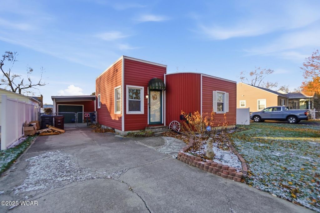 Photo of 645 O CONNOR Avenue, Lima, OH 45801 (MLS # 308947)