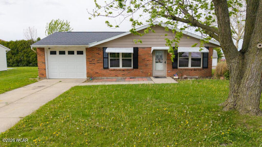 Photo of 904 Daisy Drive, Wapakoneta, OH 45895 (MLS # 310062)