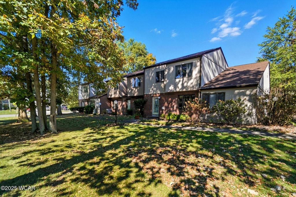 Photo of 2529 Struthmore Drive, Lima, OH 45806 (MLS # 308488)