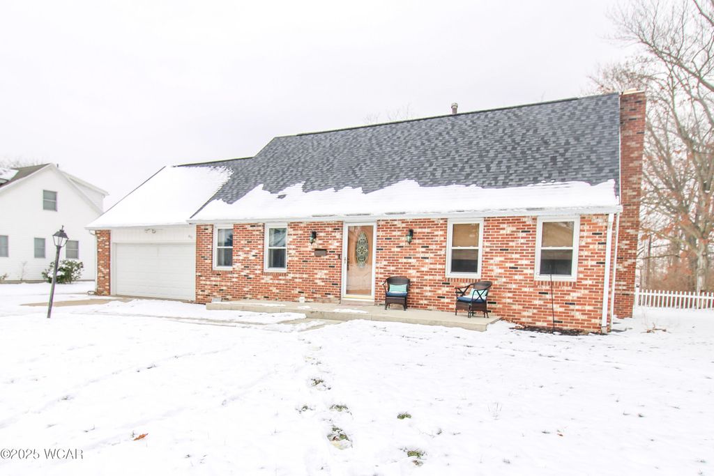 Photo of 633 Canyon Drive, Lima, OH 45804 (MLS # 308958)
