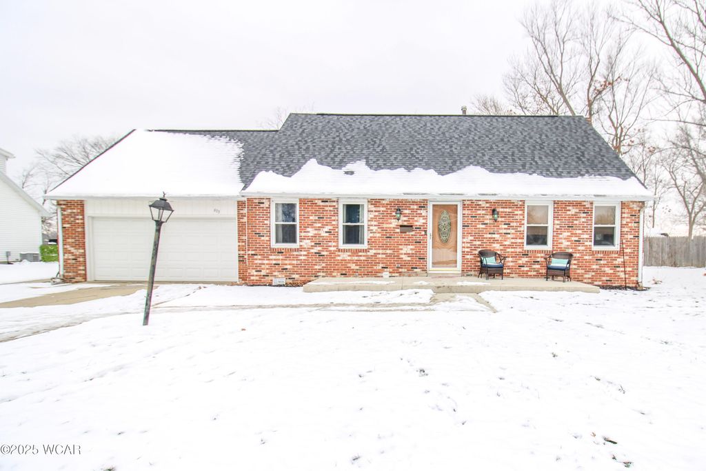 Photo of 633 Canyon Drive, Lima, OH 45804 (MLS # 308958)