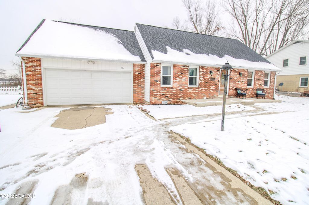 Photo of 633 Canyon Drive, Lima, OH 45804 (MLS # 308958)