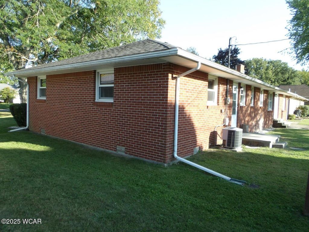 Photo of 818 S Ludwig Avenue, Gibsonburg, OH 43431 (MLS # 307990)