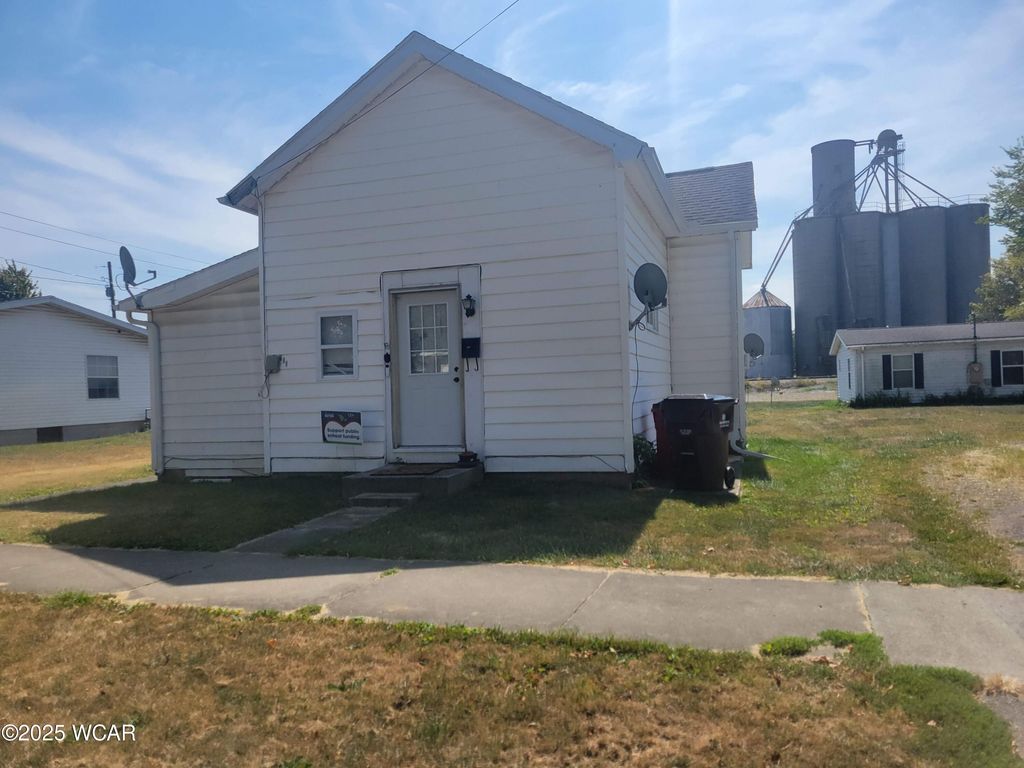 Photo of 211 W Buckeye Avenue, Ada, OH 45810 (MLS # 308572)