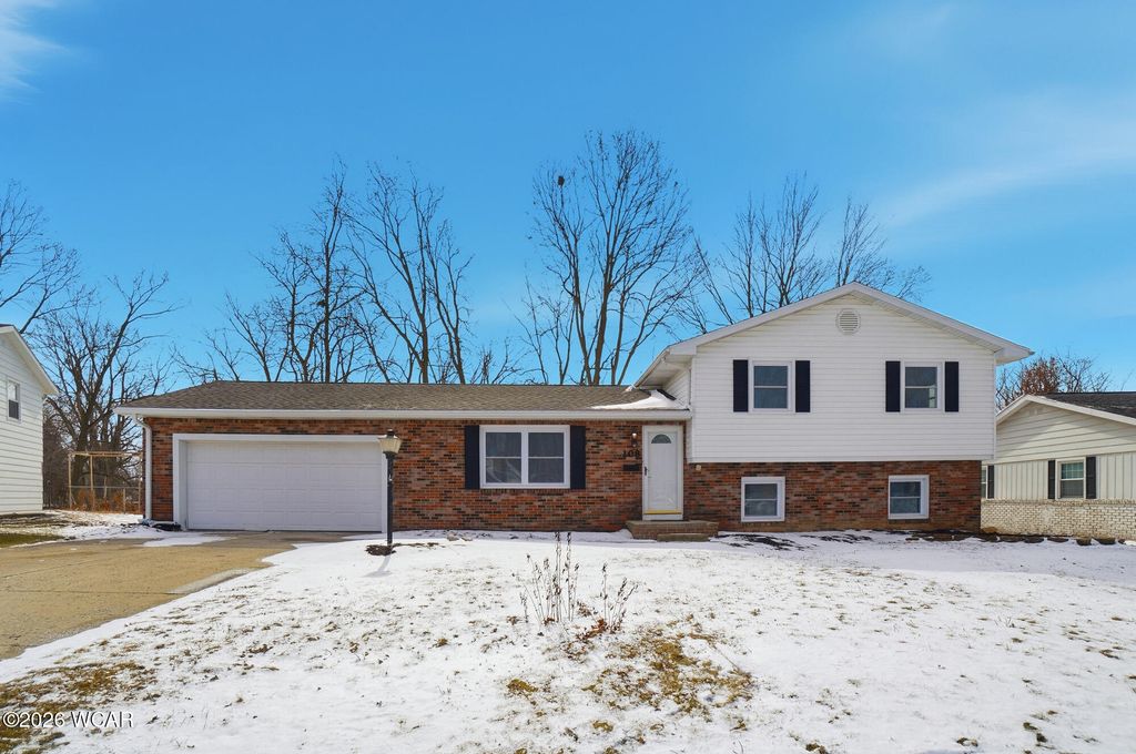 Photo of 108 Valley Way, Lima, OH 45804 (MLS # 309136)